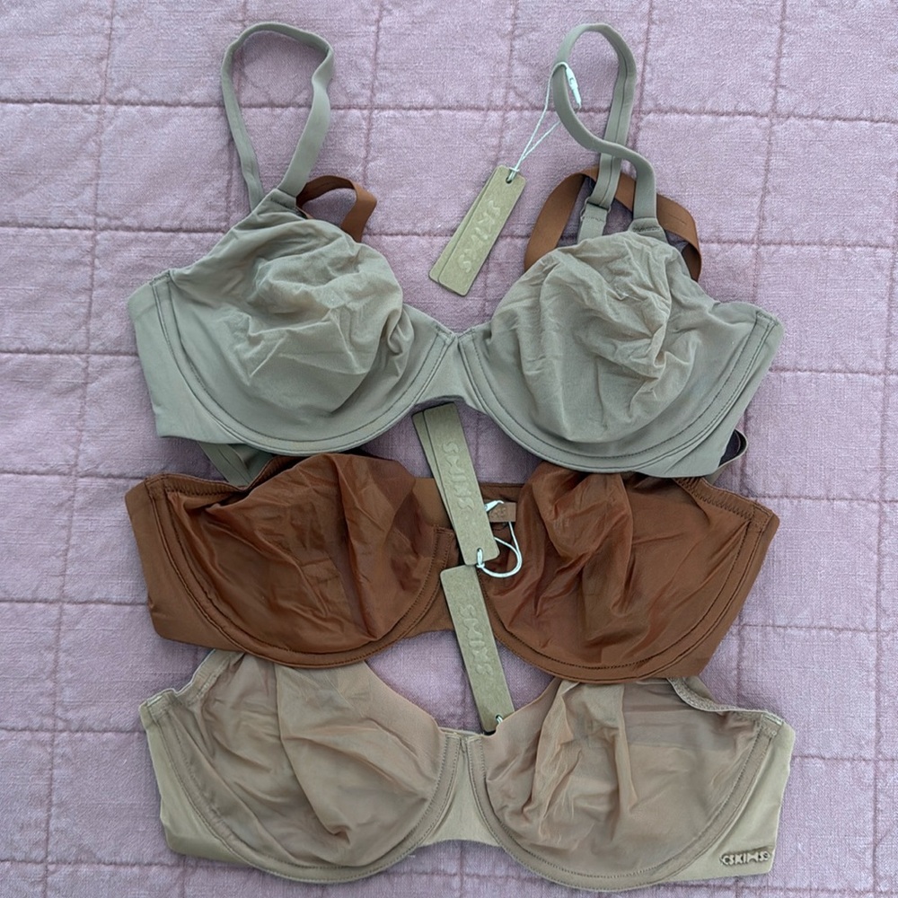 SKIMS by Kim Kardahsian underwire bras 36 D, tags still attached and never worn.